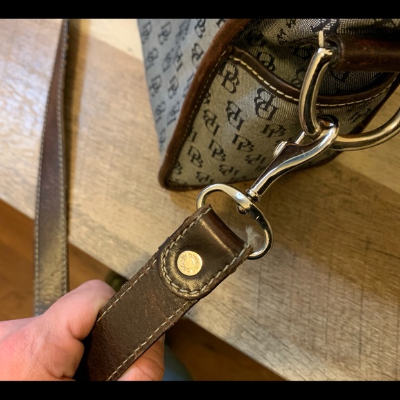 Used Dooney & Bourke purse. - Picture 5 of 6